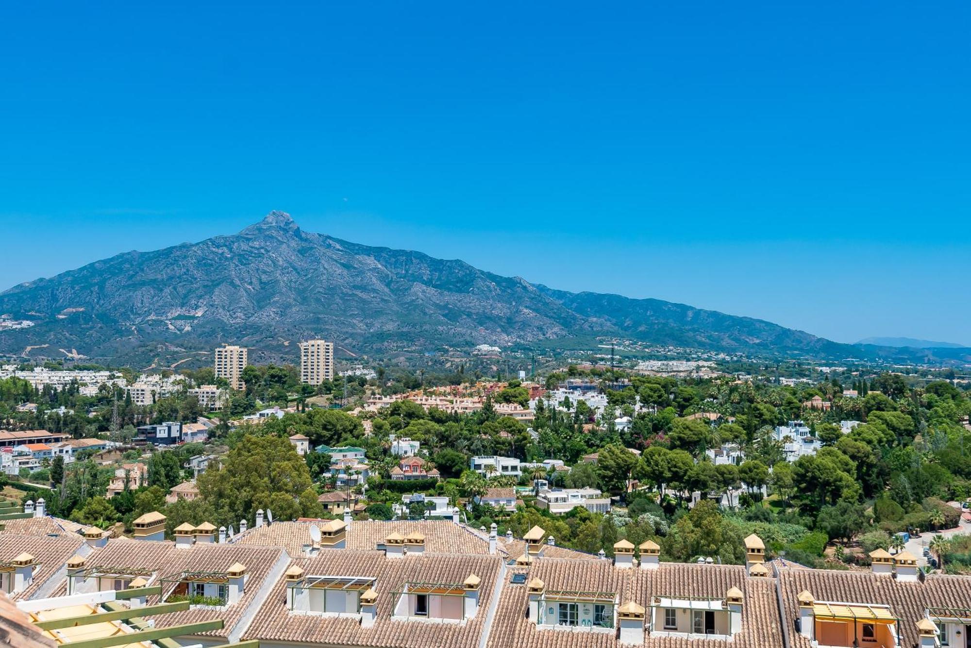 Elegant 2 Bdrm Penthouse With Bbq And Pools Apartment Marbella Luaran gambar